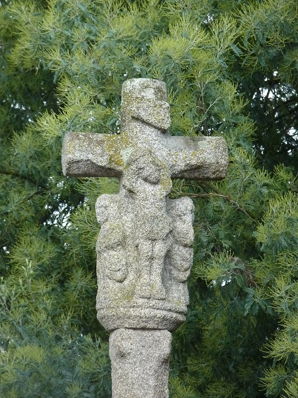 Croix à Saint — Caradec (rue de Kercado) 01