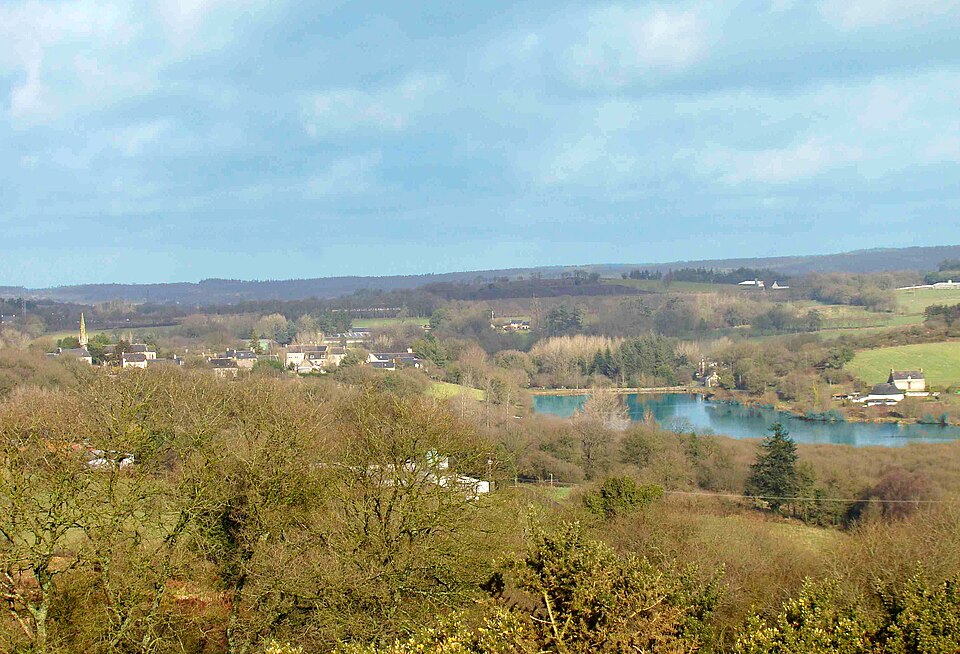Le bourg et son etang 2