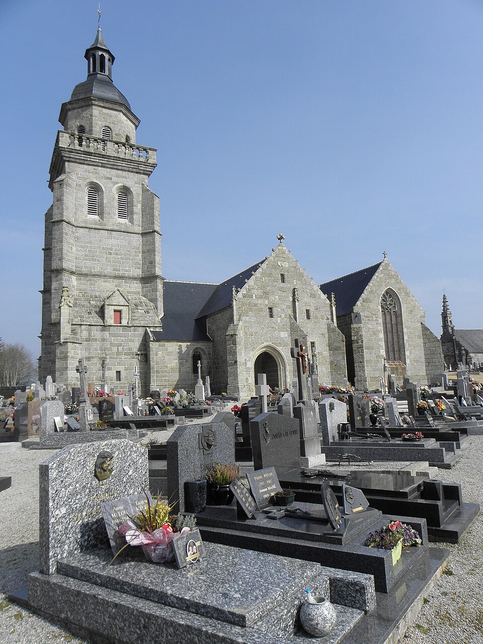 Saint — Gilles — Pligeaux (22) Église 01