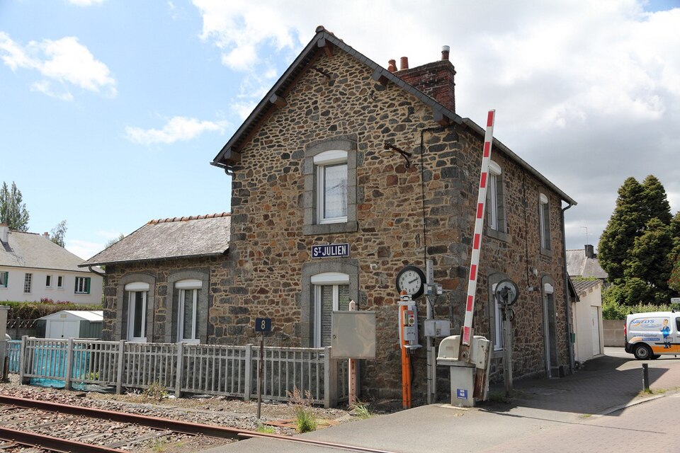 Gare de Saint — Julien (Côtes d'Armor) BV — Lunon