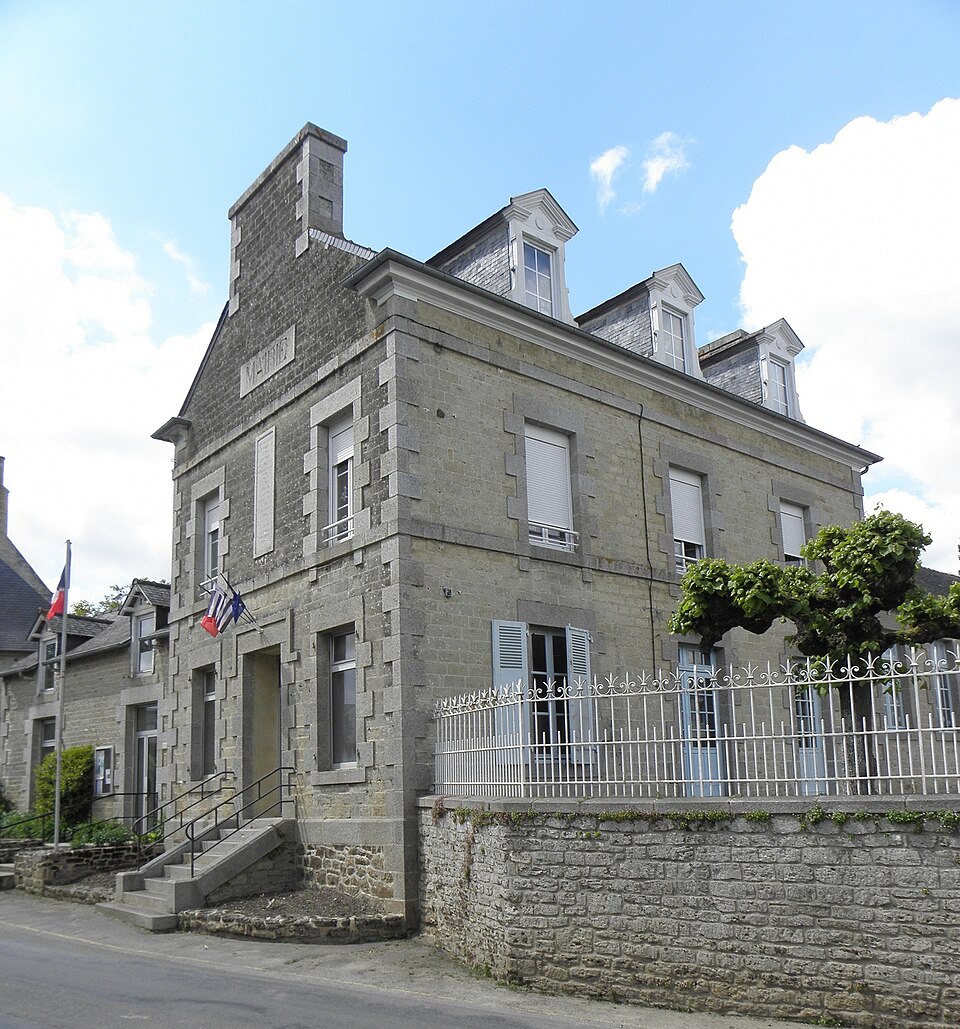 Saint — Juvat (22) Mairie — École