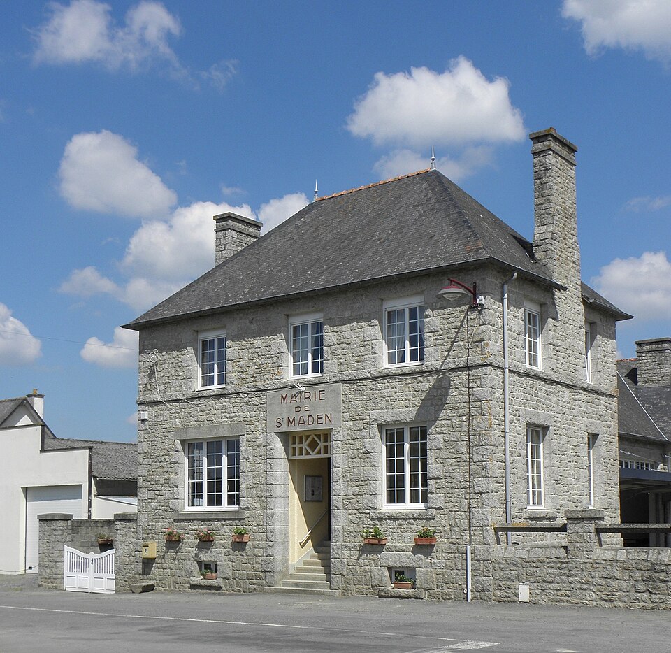 Saint — Maden (22) Mairie