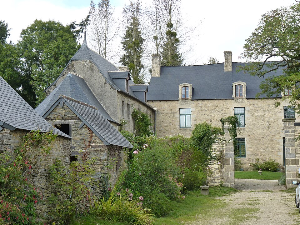 Manoir de Cléhunault à Saint — Martin — des — Prés et chapelle
