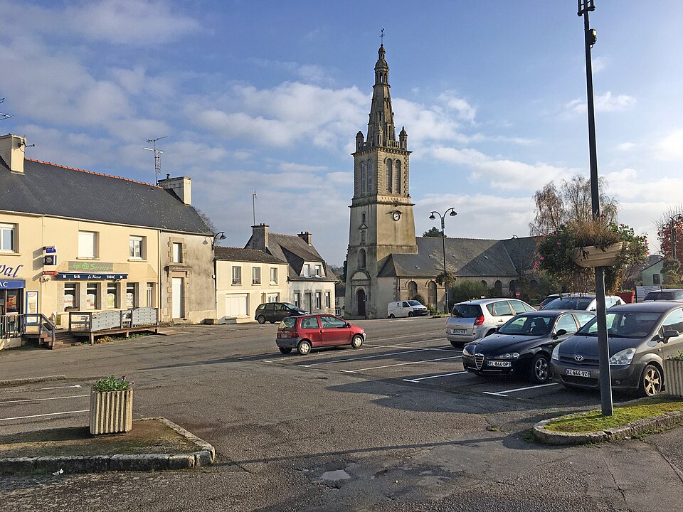 Trévé place et église saint — Just en 2021