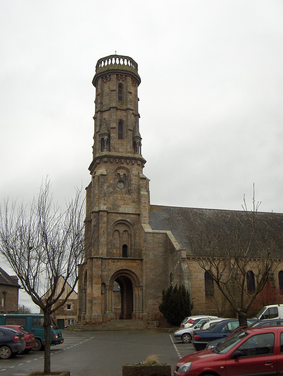 Yvignac — la — Tour — église 1