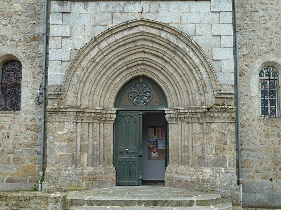 Auzances eglise St Jacques portail