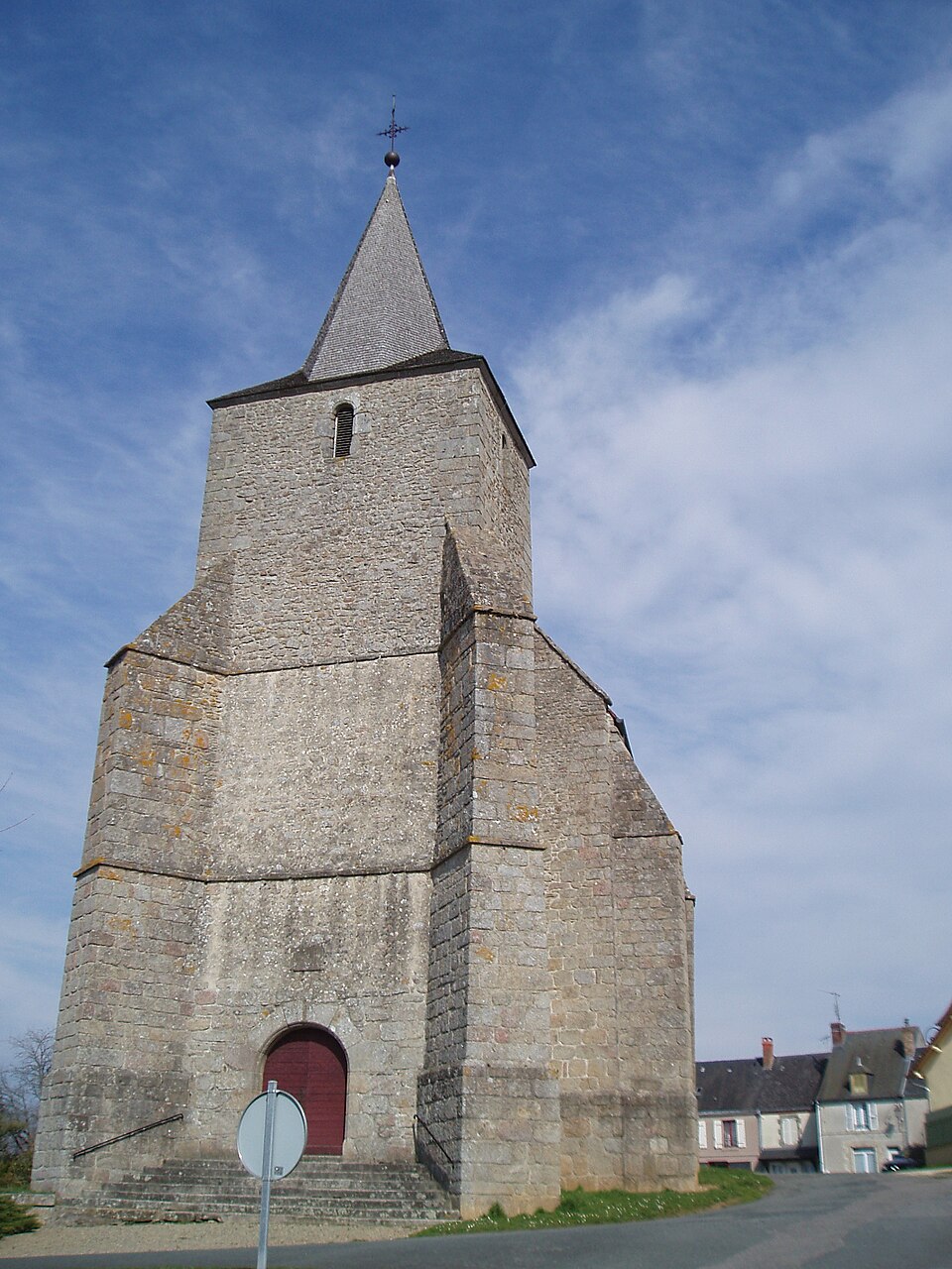 Façade de l'église d'Azérable