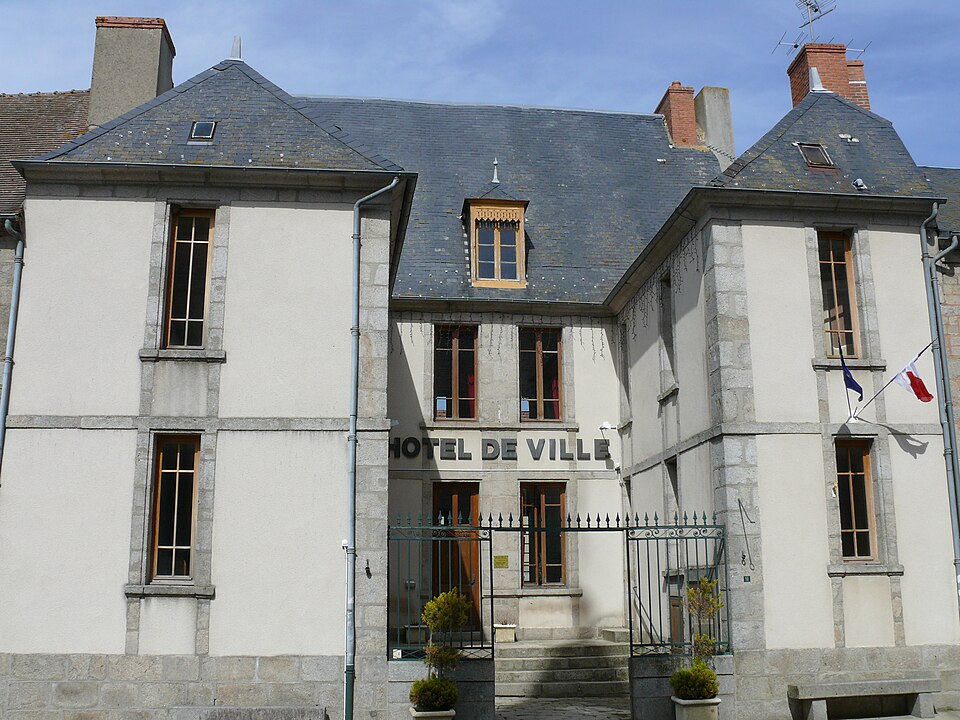 Chénérailles — Hôtel de ville