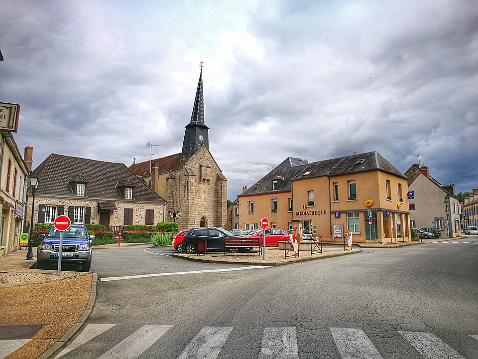 Centre — bourg de Genouillac 1