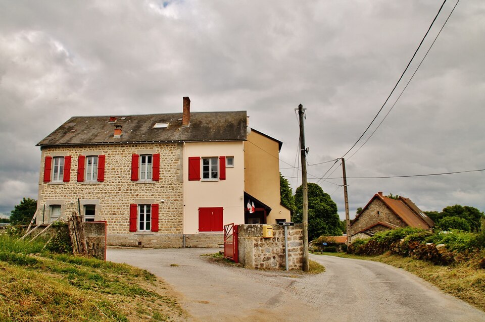 019 La Maziere — aux — Bons — Hommes ( 23260 )