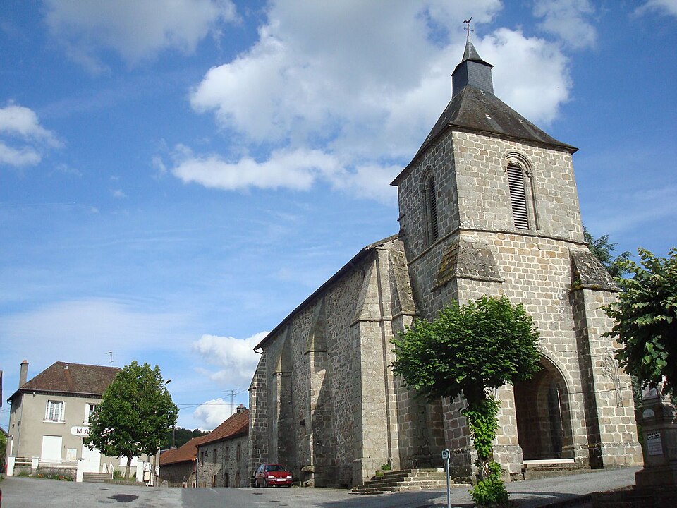 Église et mairie de Mourioux — Vieilleville