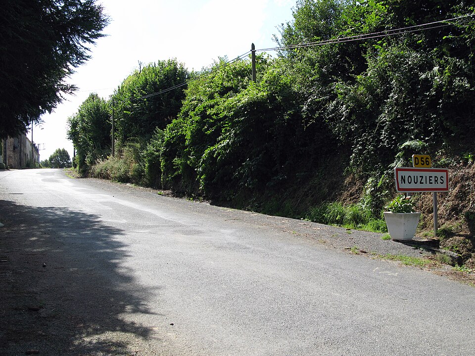 Nouziers entrée du village 1