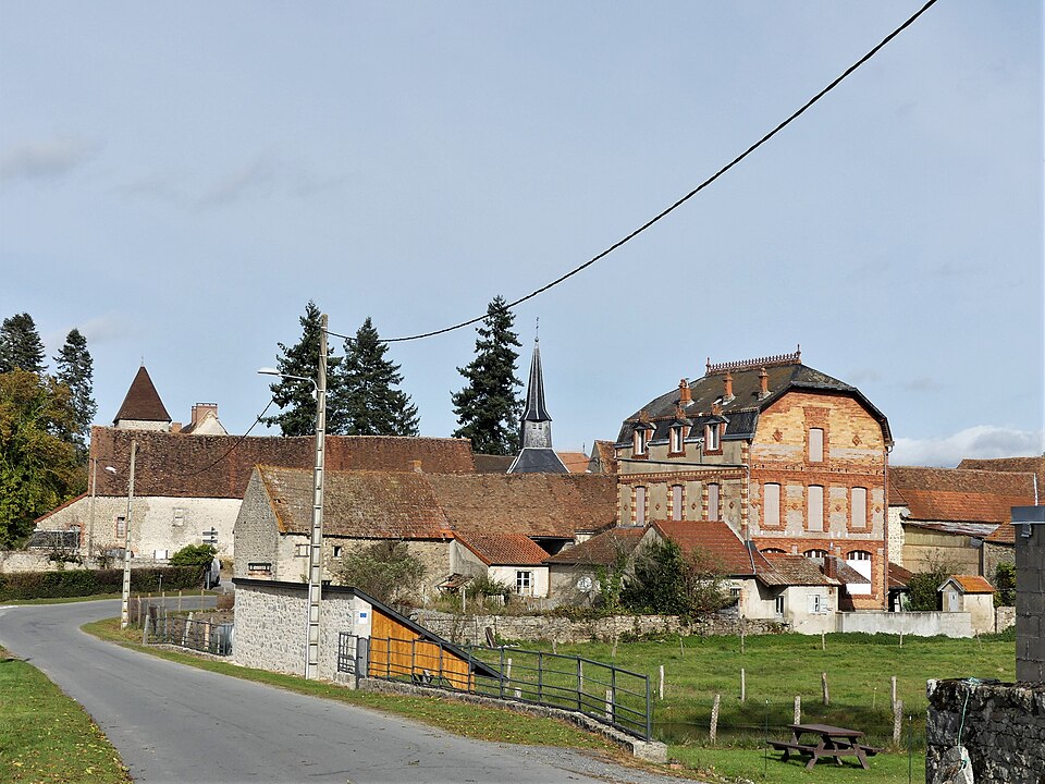Saint — Julien — le — Châtel bourg