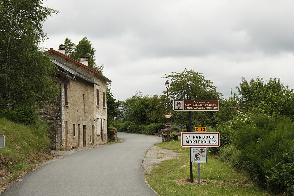 Entrée du bourg de saint — pardoux — morterolles