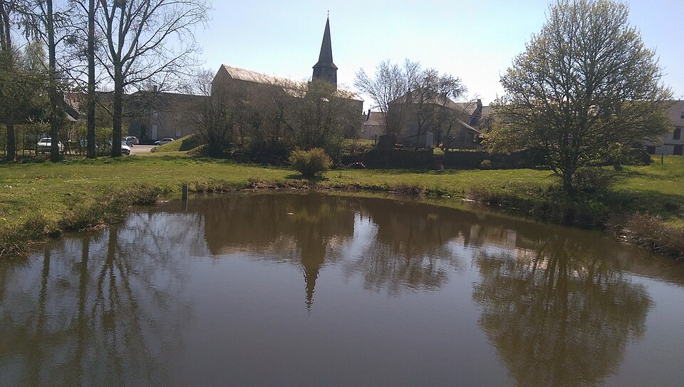 L'église vue depuis l'etang