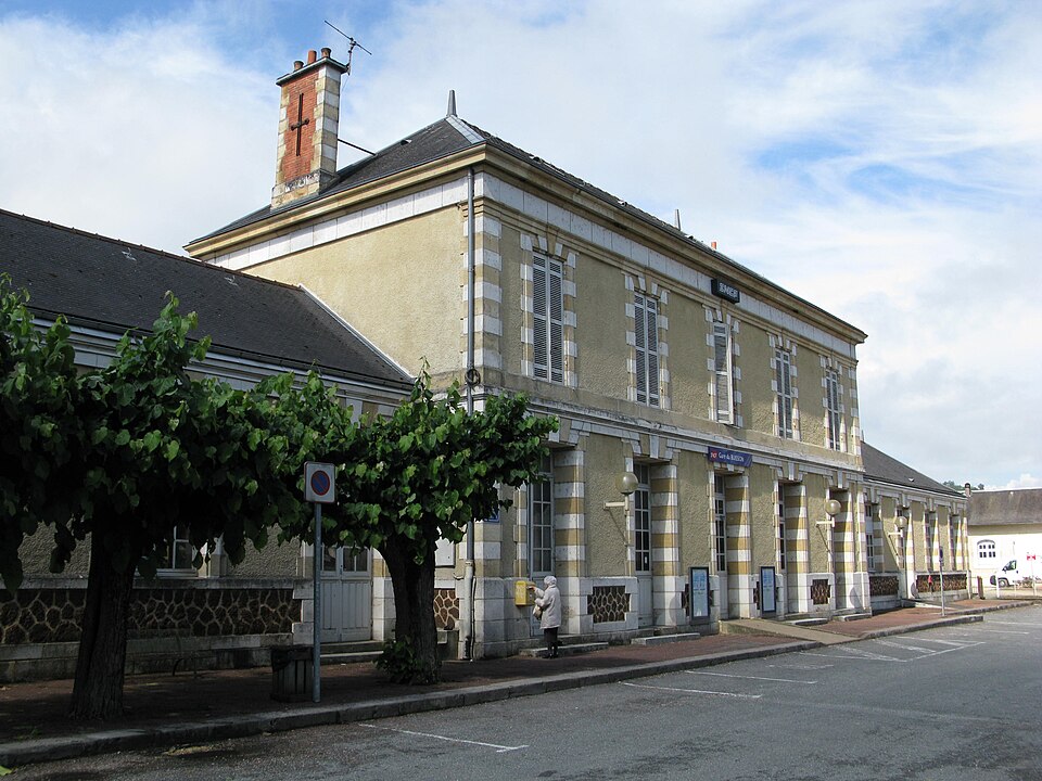 Le Buisson de Cadouin — Gare face avant 1