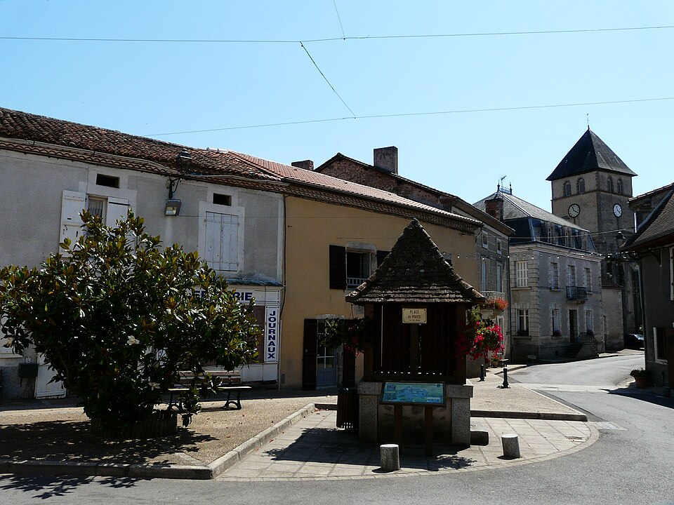 Busserolles place du puits
