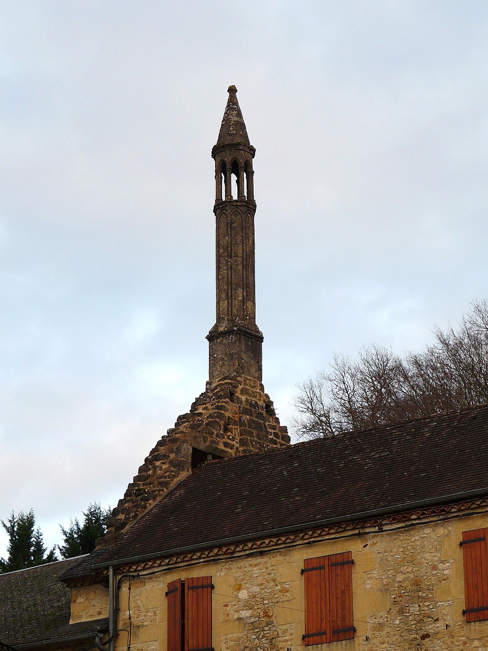 Carlux cheminée gothique