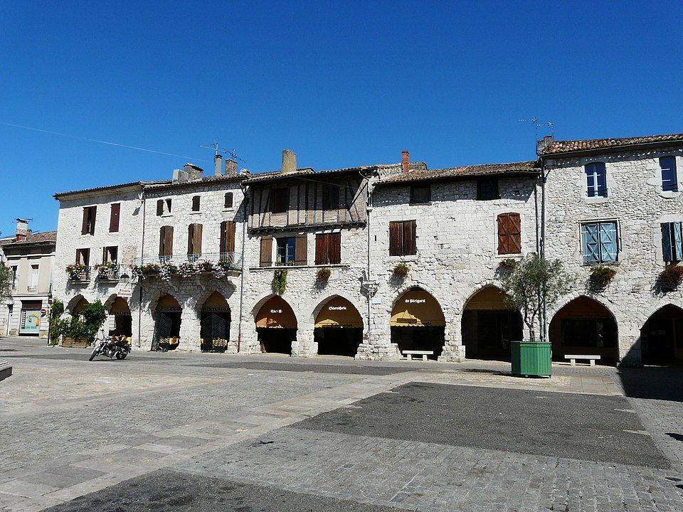 Eymet place arcades (13)