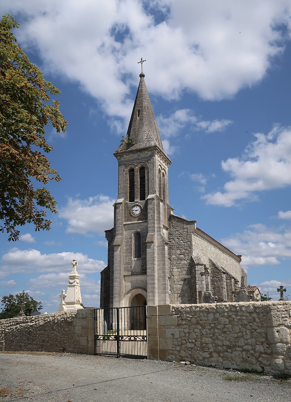 Église Saints — Pierre — et — Paul de Fougueyrolles, Dordogne 8