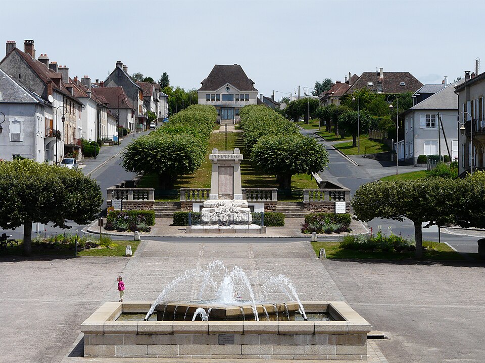 Jumilhac esplanade