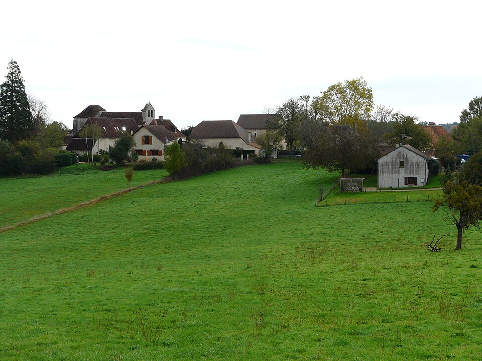 Limeyrat village (1)