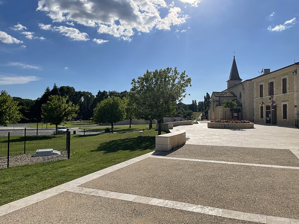 Lunas (24) village