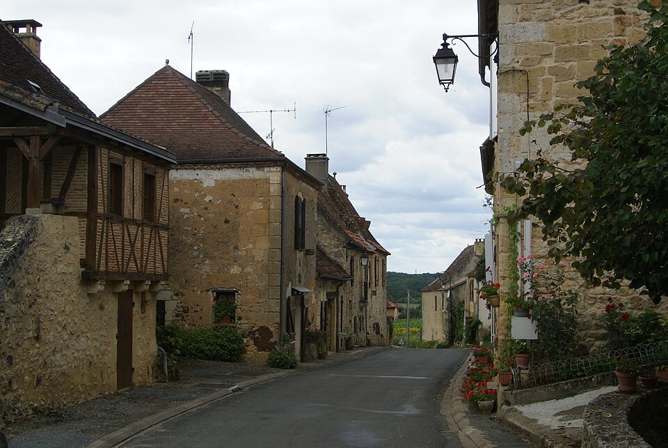 Monsac — main street