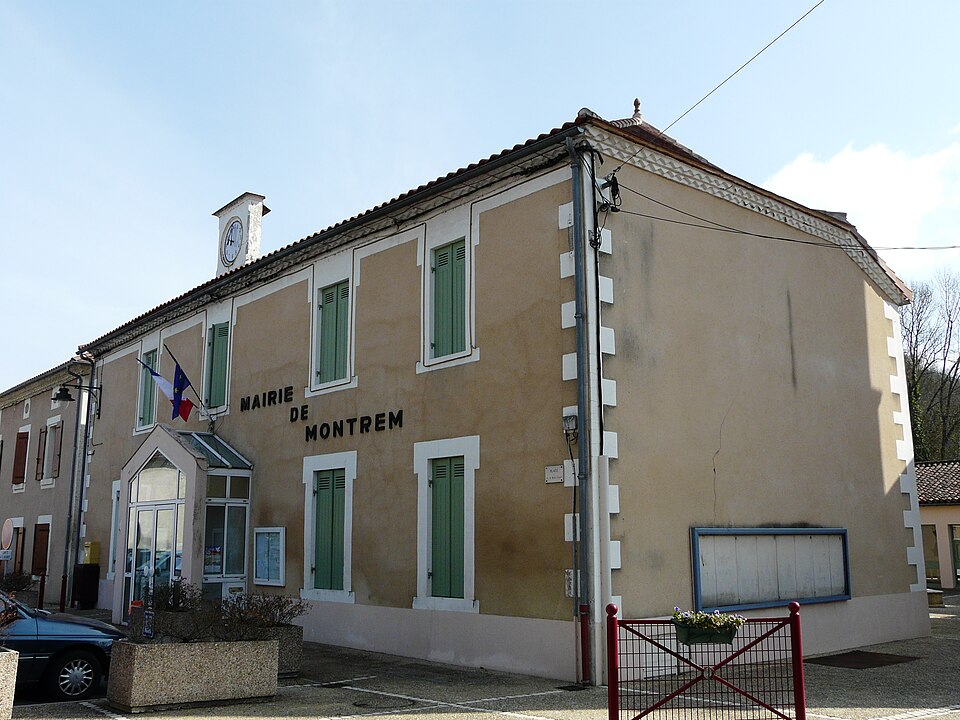 Montanceix mairie Montrem