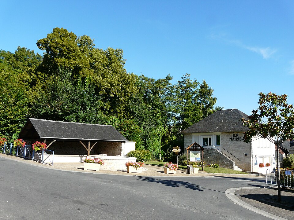 Pazayac lavoir et mairie