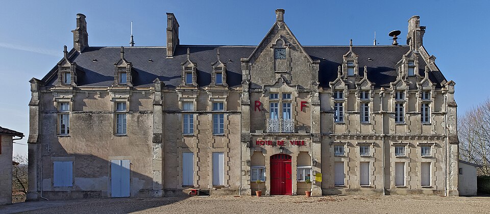 St — Aulaye 24 Hôtel de ville façade 2013