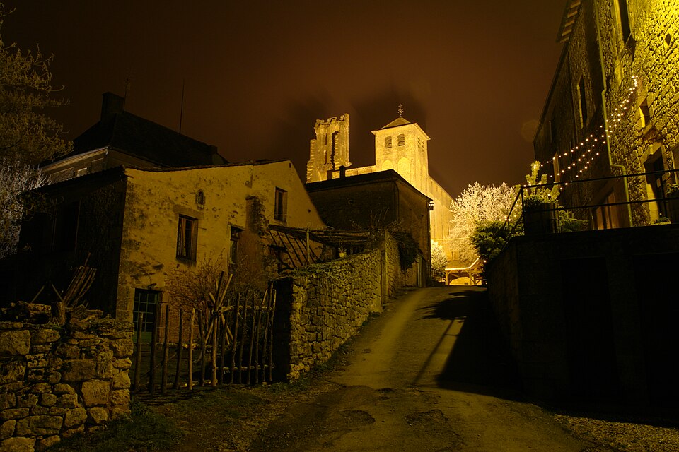 Saint — Avit — Senieur winter night