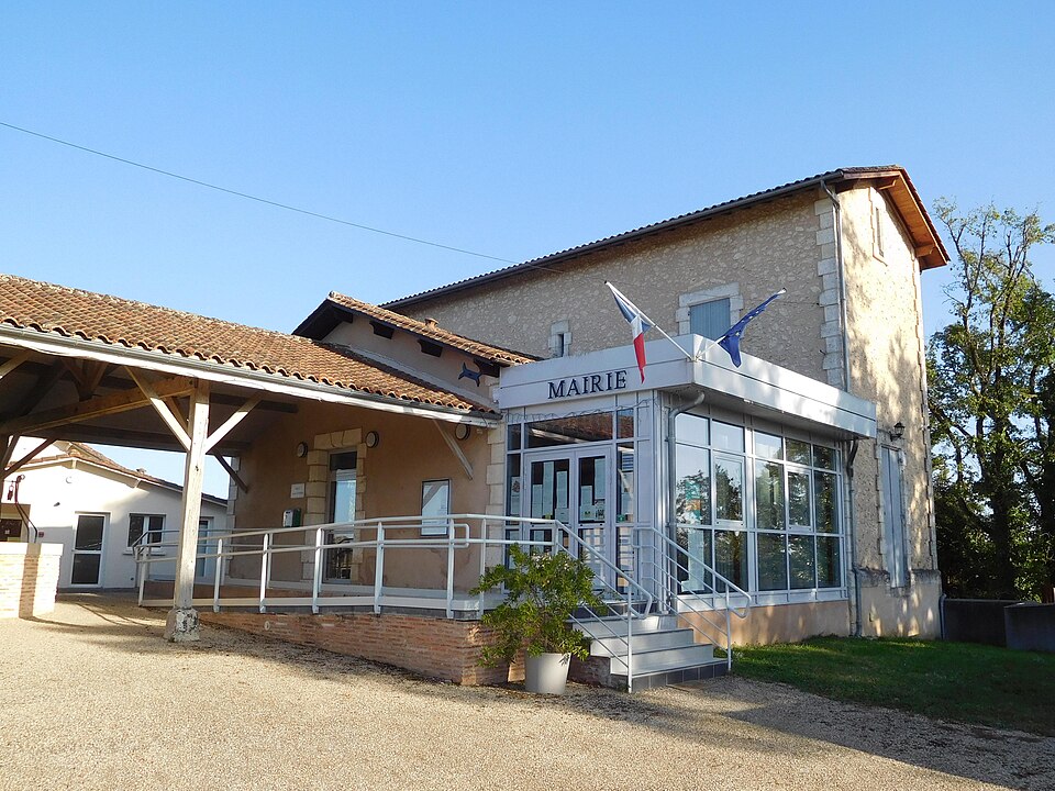 Saint — Étienne — de — Puycorbier, mairie (1)