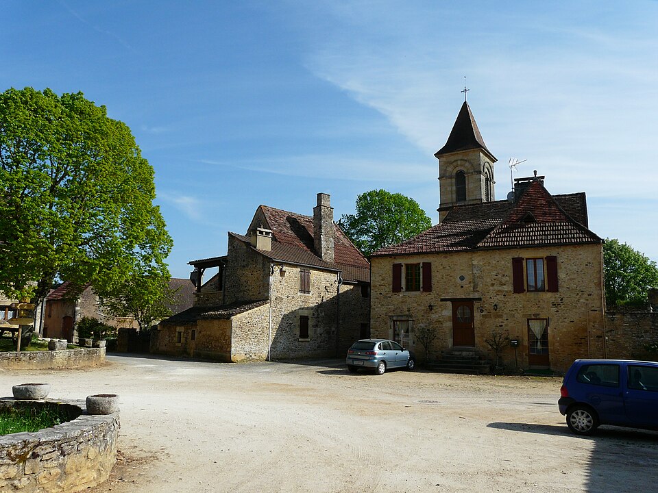 Saint — Germain — de — Belvès place du village (1)