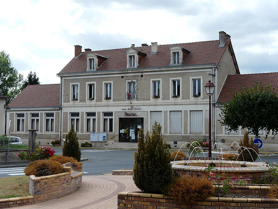 Saint — Léon — sur — l'Isle mairie