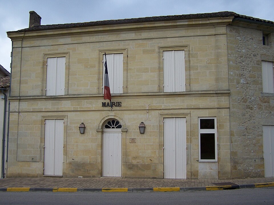 St Michel de Montaigne Mairie
