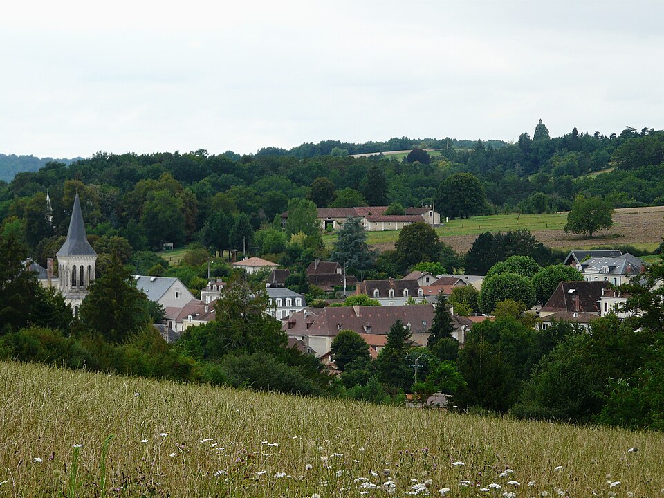 Saint — Pierre — de — Chignac village (1)