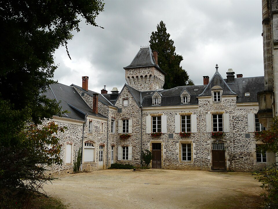 Saint — Priest — les — Fougères Oche château (4)
