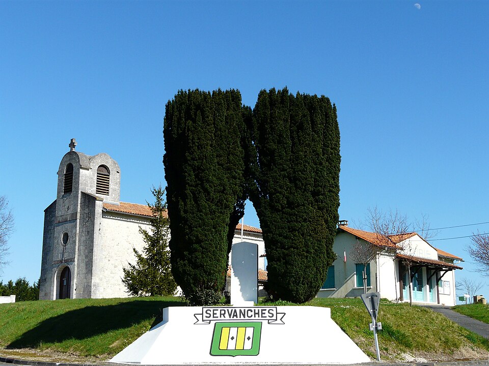 Servanches église et mairie (1)