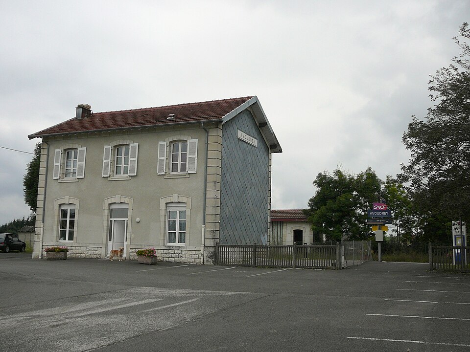 Cour de la gare d'Avoudrey