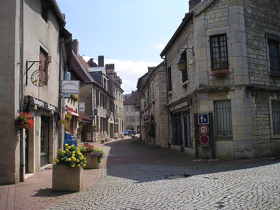 Baume — les — Dames, Straßenzug