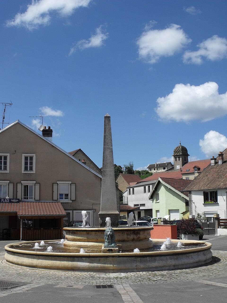 Bavans — Place et clocher