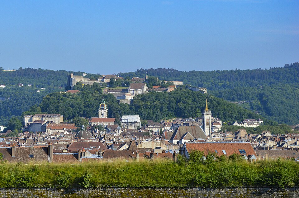 Besançon, la vieille ville vue depuis les Glacis