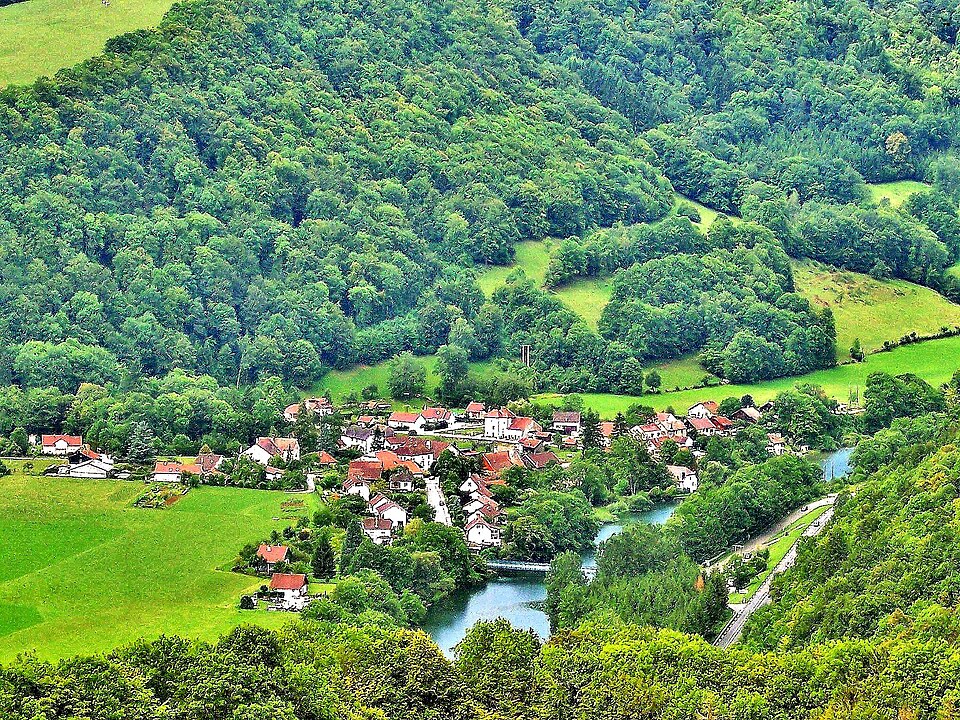 Bief, vu du haut des falaises