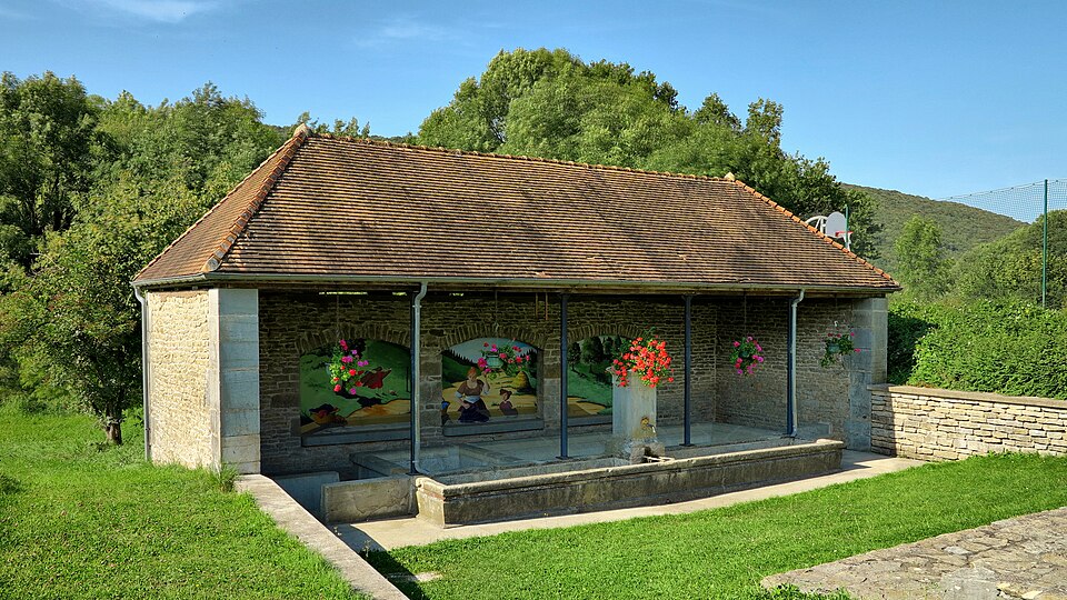 Braillans, le lavoir — abreuvoir