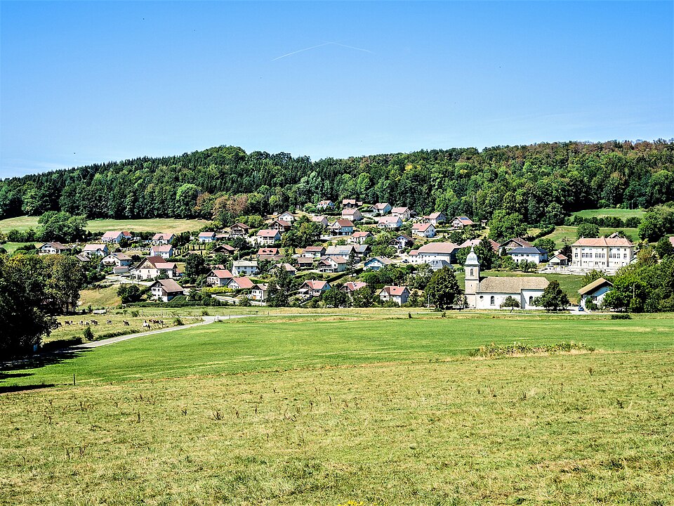Les Bréseux, vus de la route de Maîche