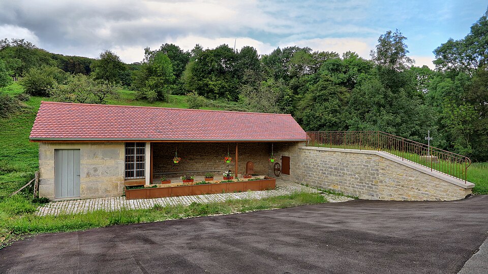 La Bretenière, le lavoir — abreuvoir