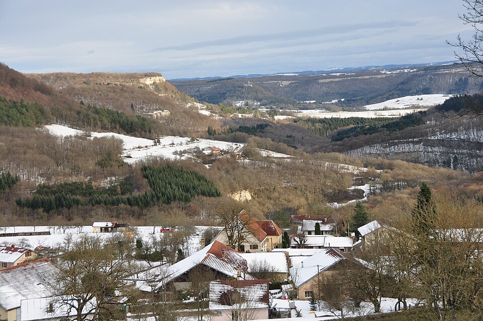 Vue de Cademène avec le Castel St Denis en fond — panoramio