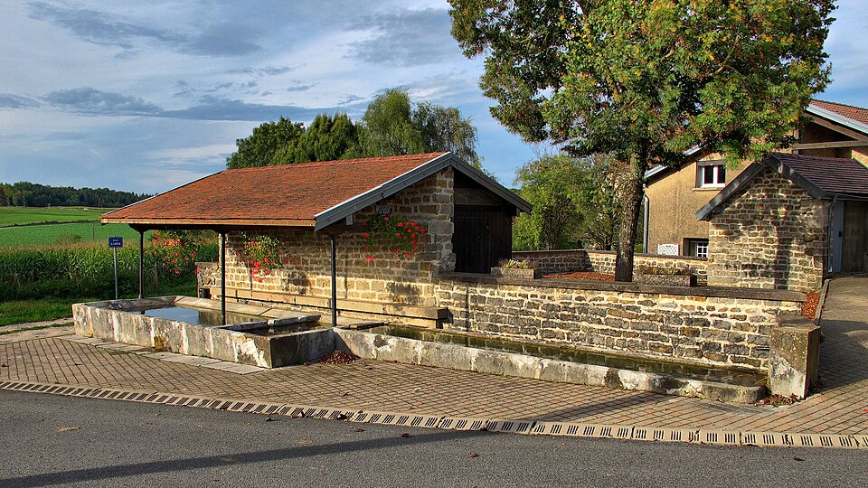 Champvans — les — Moulins, le lavoir — abreuvoir