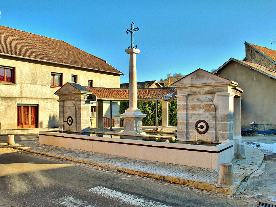 Épeugney, le lavoir — abreuvoir